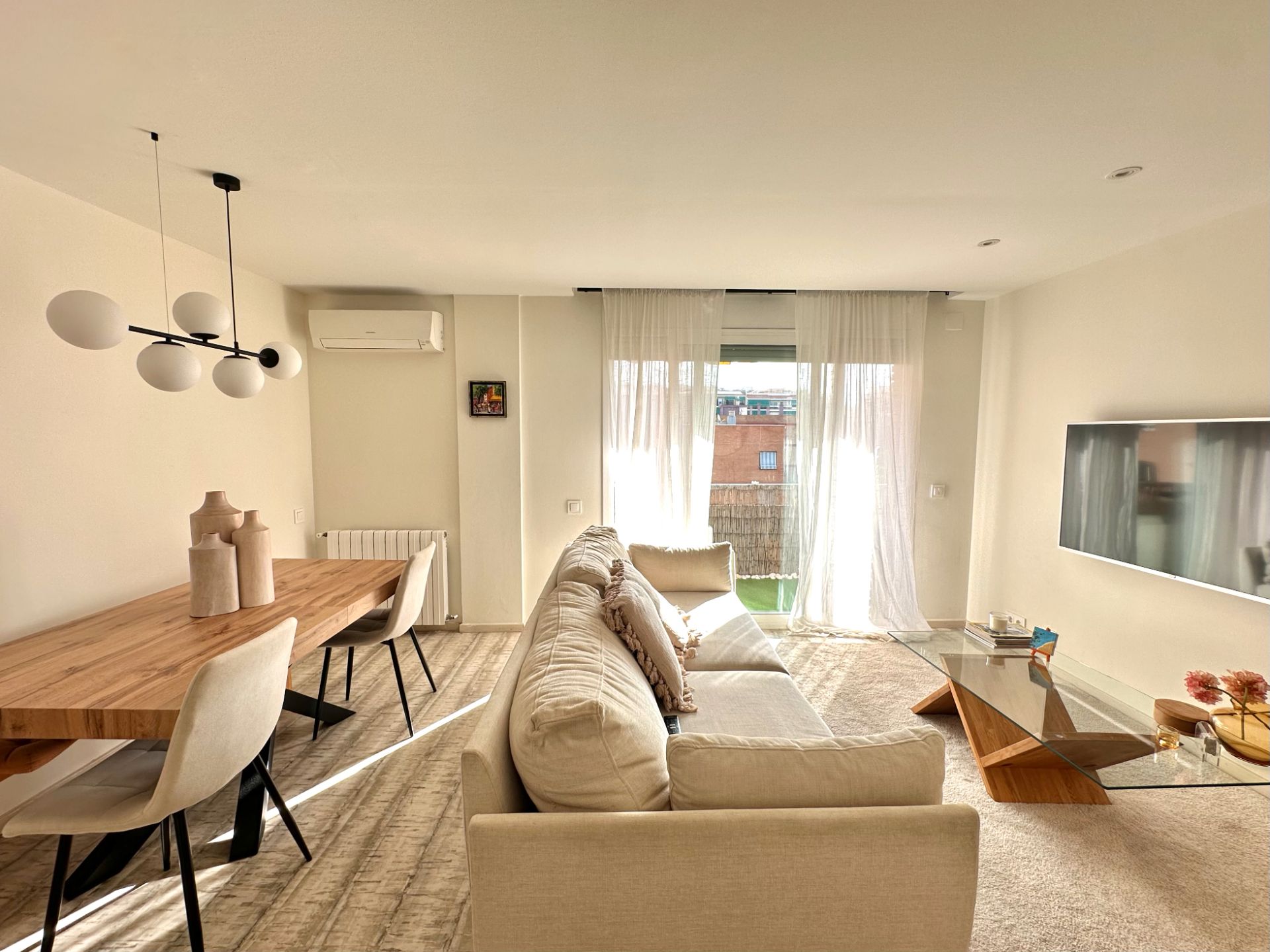 Living room of Flat to rent in Badalona  with Air Conditioner, Heating and Parquet flooring