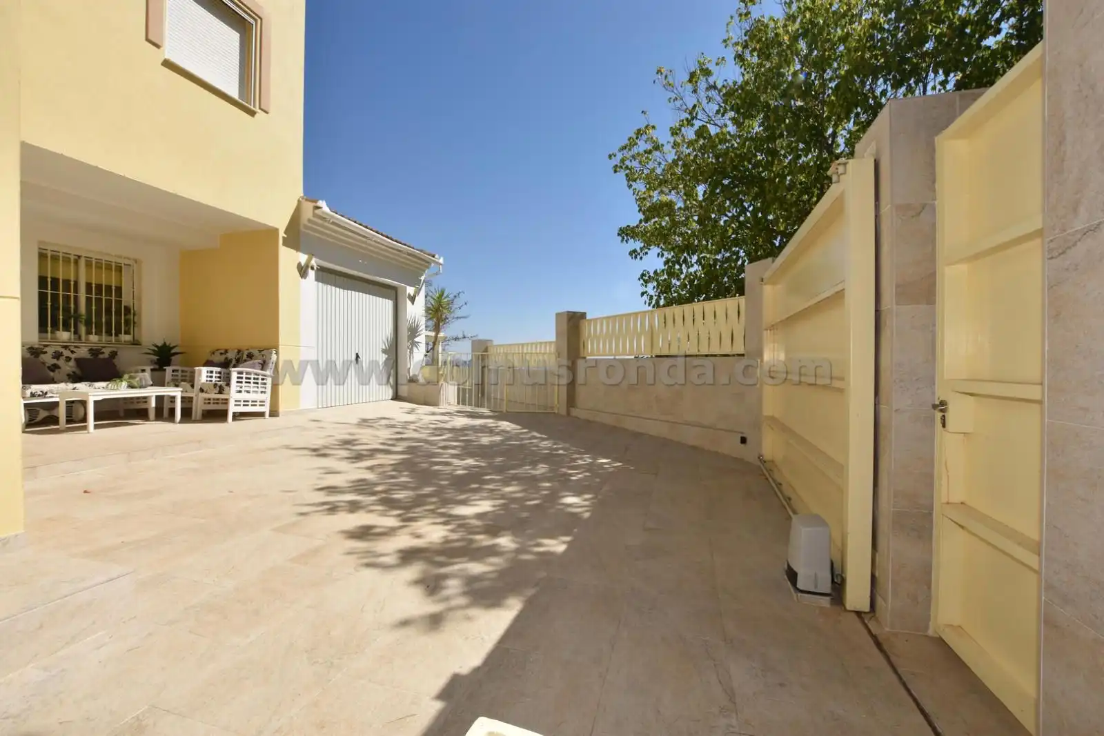 Vista exterior de Casa o xalet en venda en Ronda amb Calefacció i Piscina