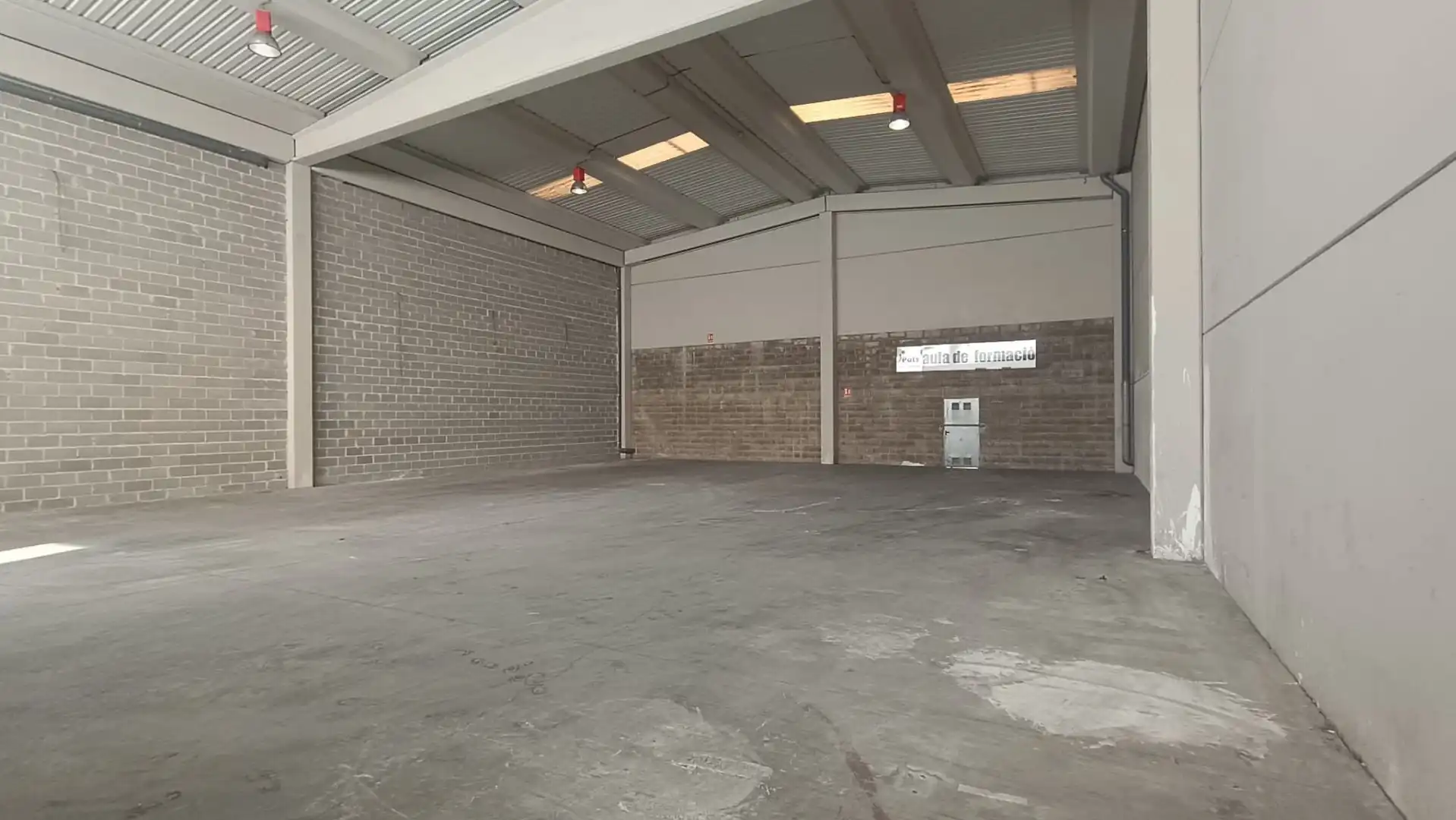 Industrial buildings for rent in Roquetes