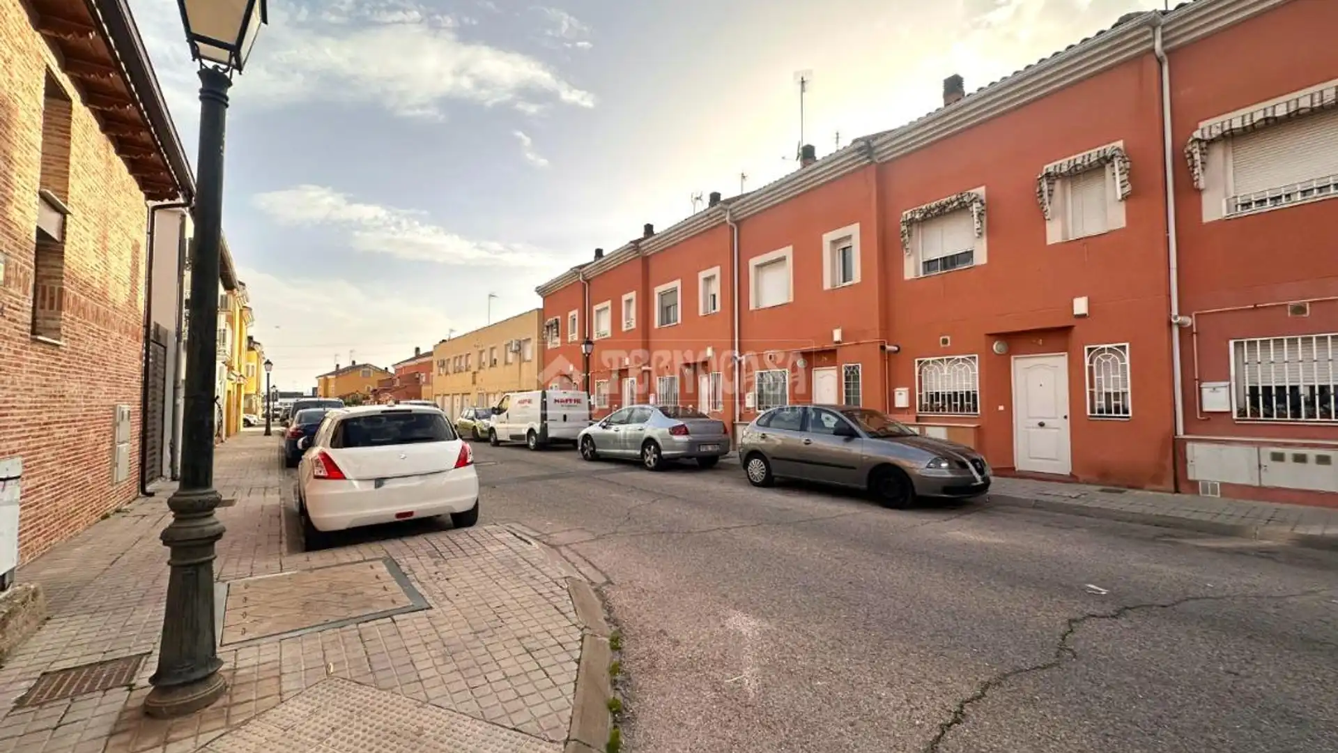 Außenansicht von Wohnung zum Verkauf in Camarma de Esteruelas mit Klimaanlage, Heizung und Terrasse