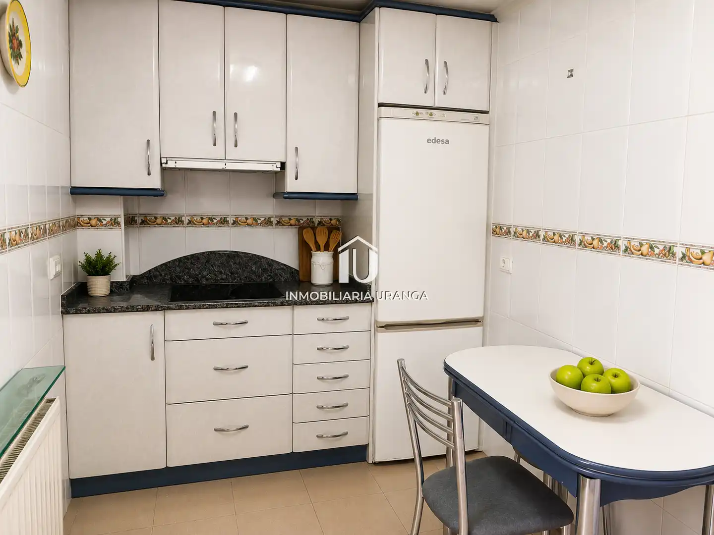 Cocina de Piso en venta en Castro-Urdiales con Calefacción, Terraza y Piscina comunitaria