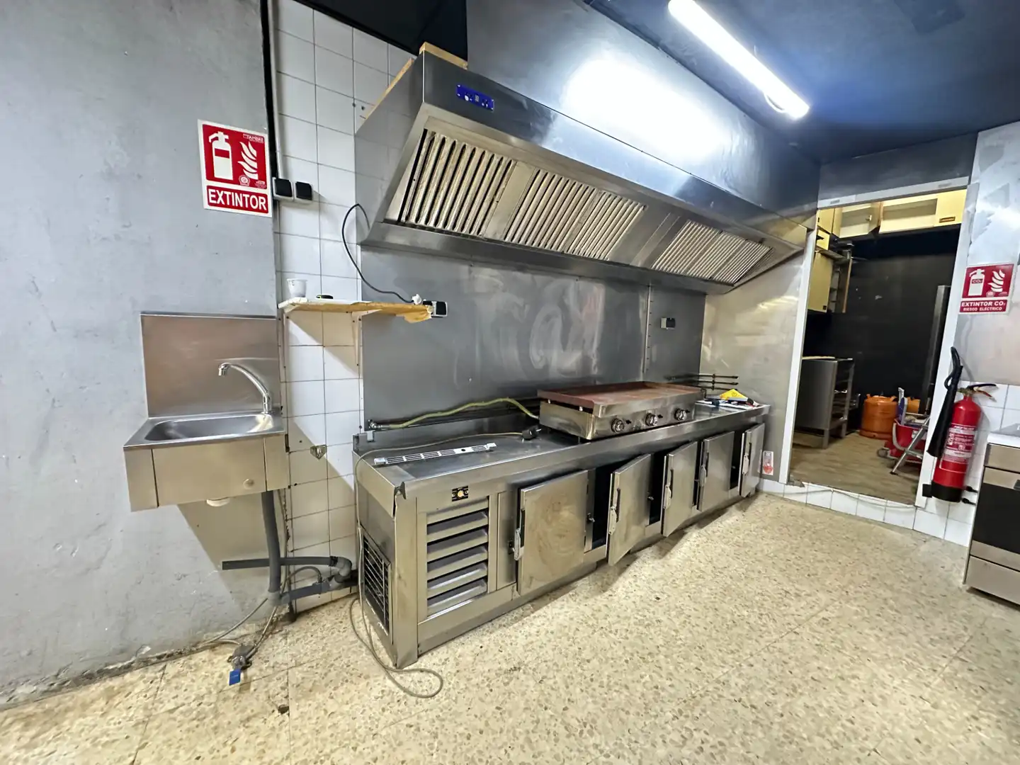 Geschaftsraum zur Miete in Rúa de San Pedro de Mezonzo, Ensanche - Sar