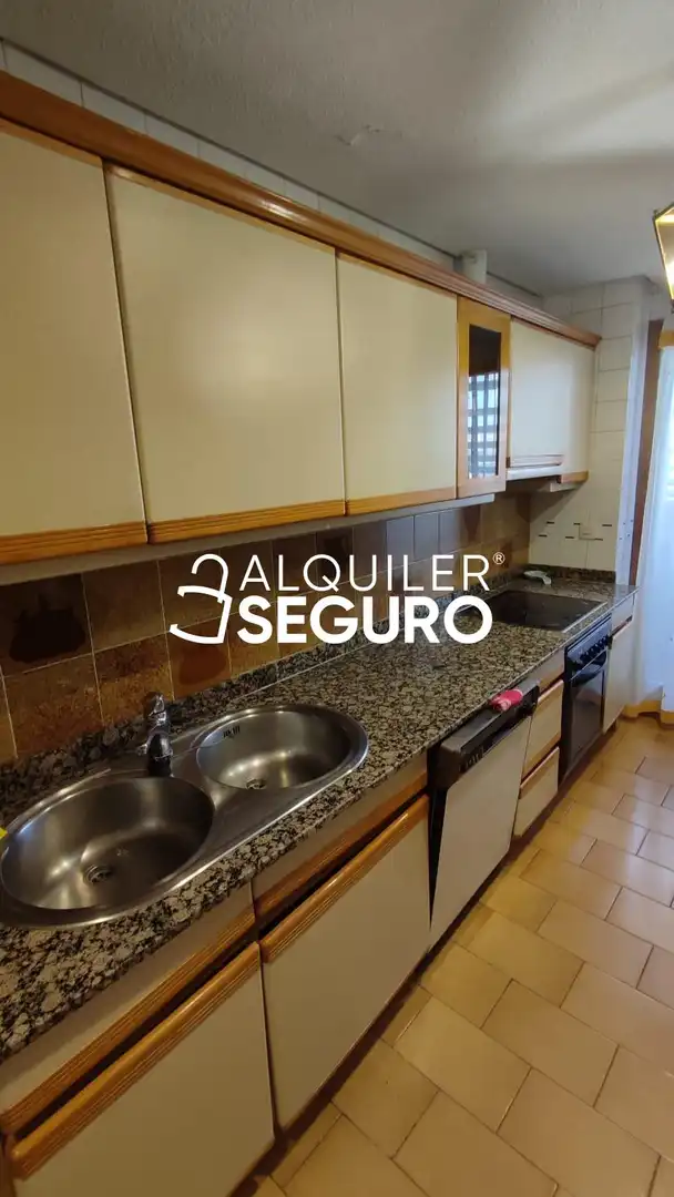 Cocina de Piso de alquiler en Madrid con Aire acondicionado, Calefacción y Piscina