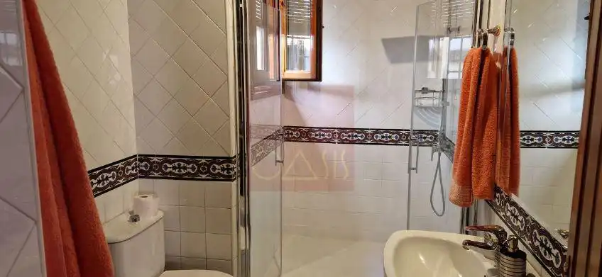 Bathroom of Attic for rent in Granada  with Air Conditioner, Heating and Terrace