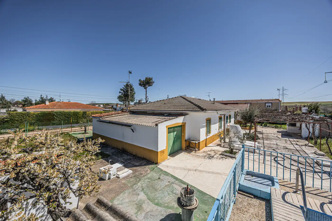 Vista exterior de Casa o xalet en venda en Estremera amb Calefacció, Jardí privat i Piscina