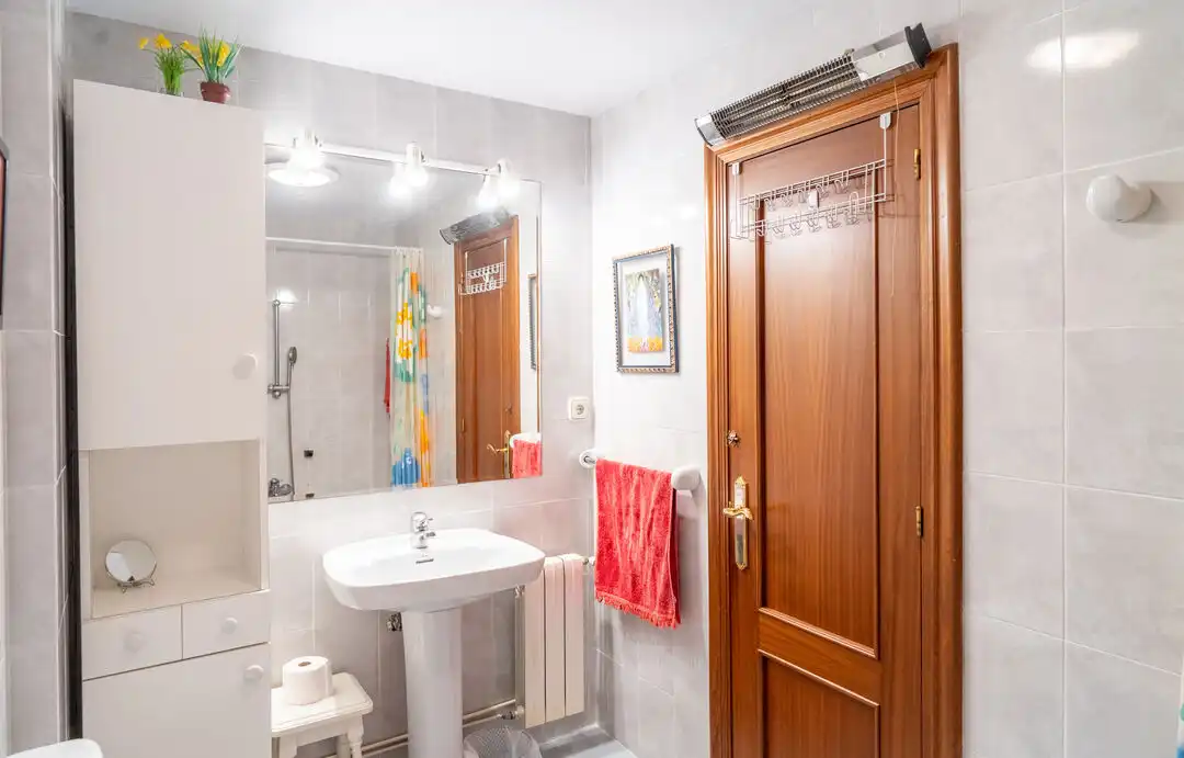 Baño de Piso en venta en Cabezón de la Sal con Calefacción y Balcón