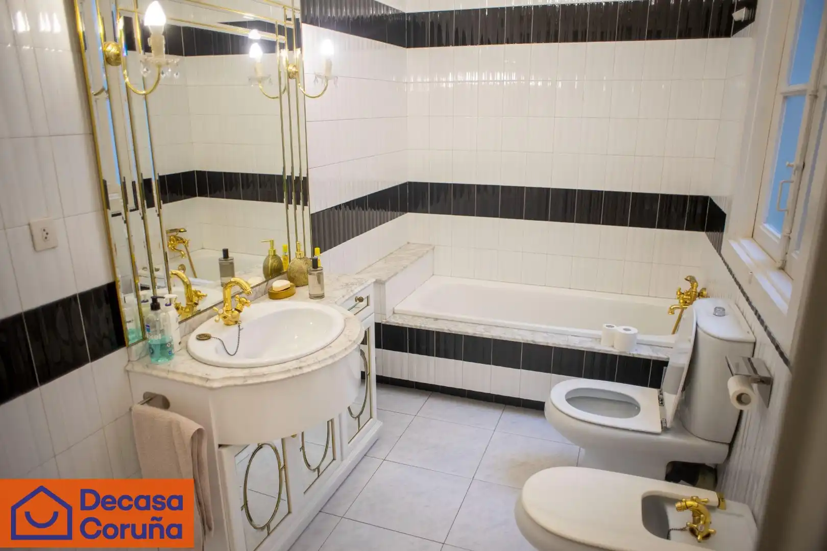 Badezimmer von Wohnung zum Verkauf in A Coruña Capital  mit Abstellraum und Alarm