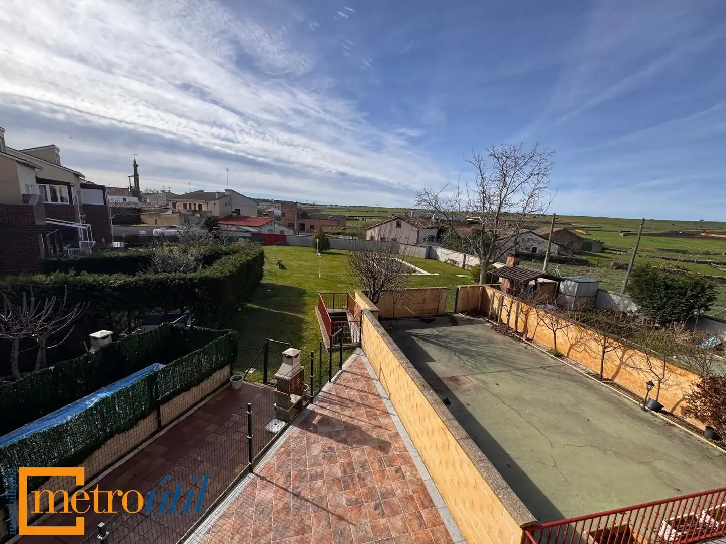 Vista exterior de Casa o xalet en venda en Mozárbez amb Calefacció, Jardí privat i Parquet