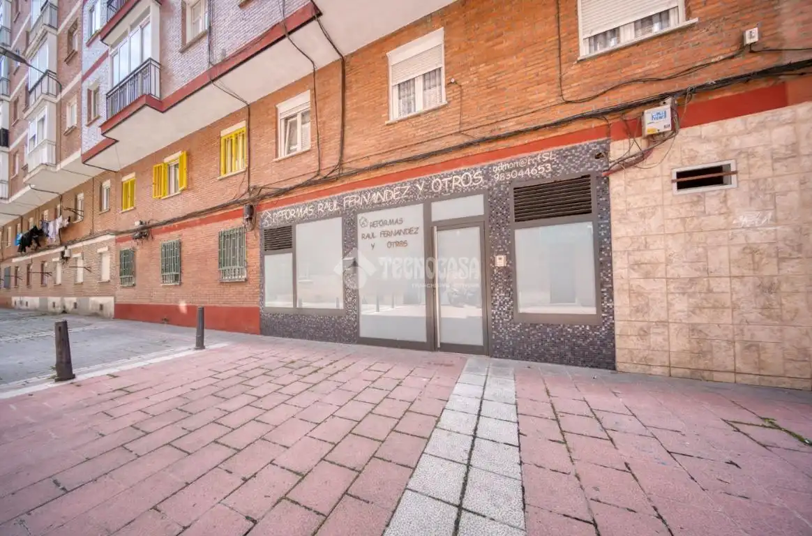 Vista exterior de Local en venda en Valladolid amb Aire condicionat