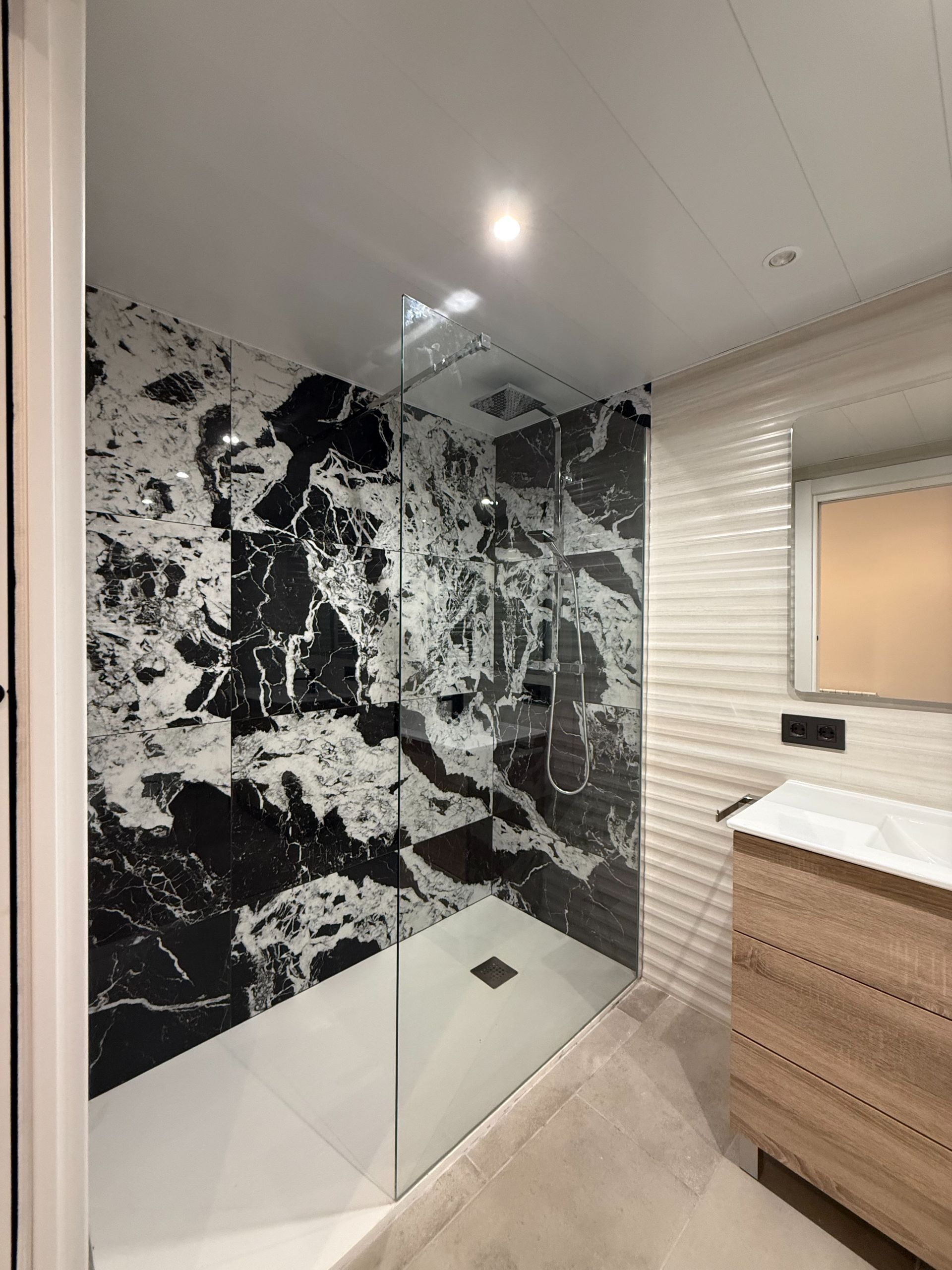 Bany de Apartament de lloguer en  Lleida Capital amb Aire condicionat, Calefacció i Moblat