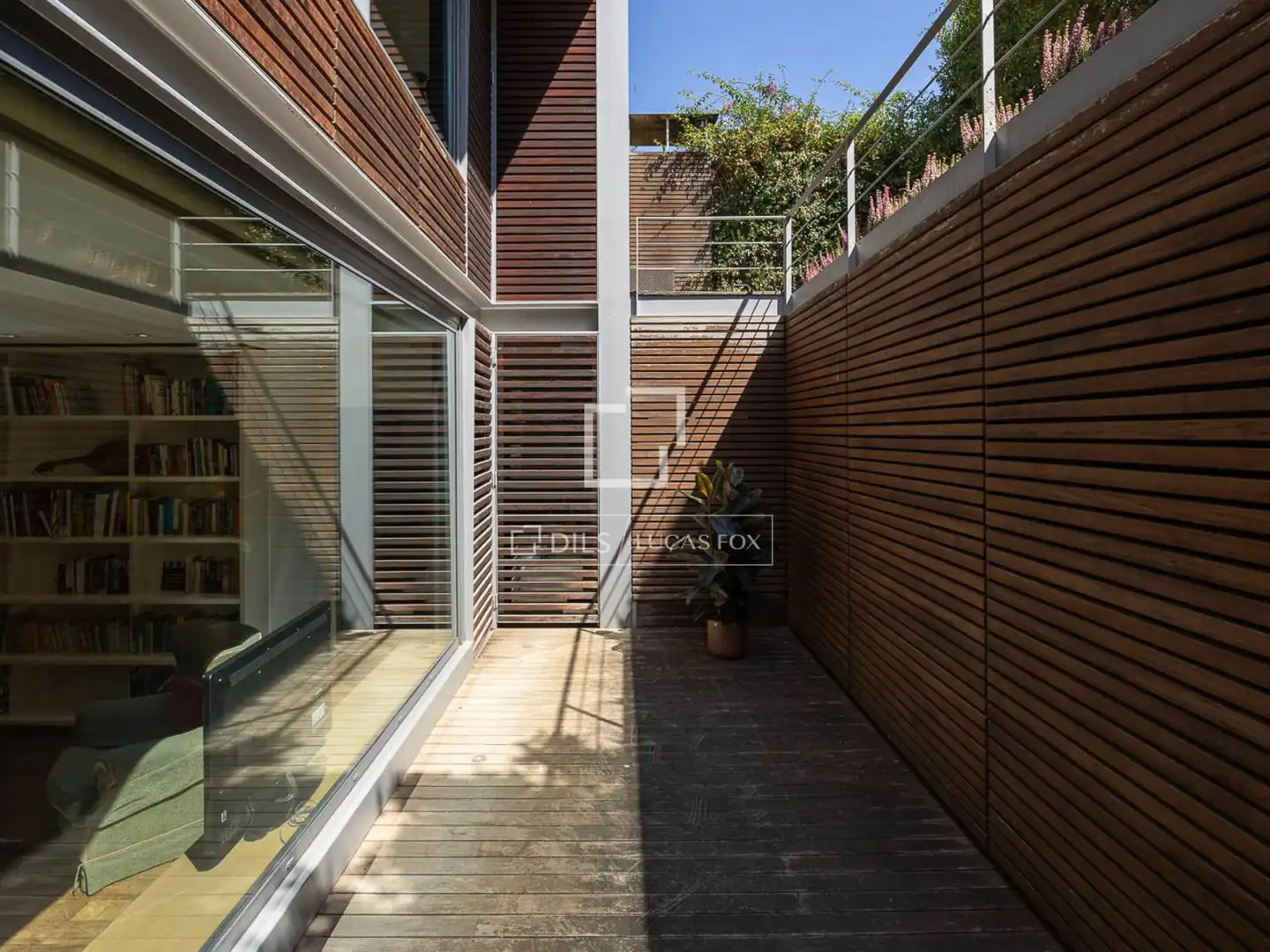Terrassa de Casa o xalet en venda en Barcelona amb Aire condicionat, Calefacció i Jardí privat