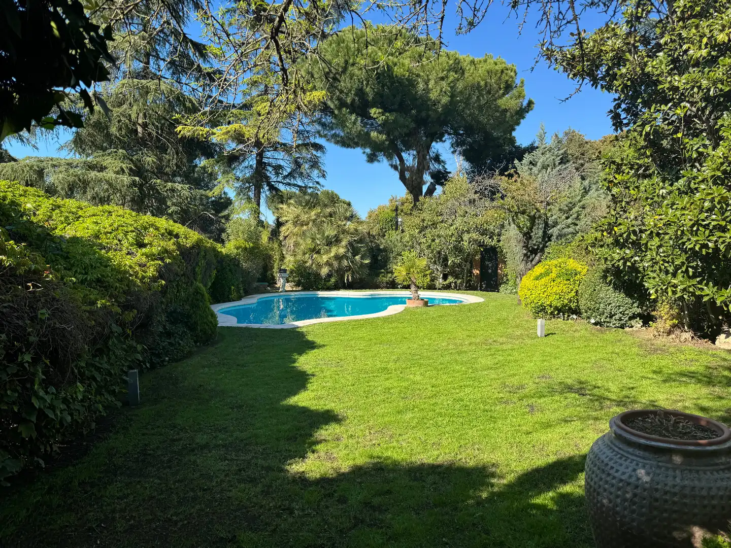 Jardín de Casa adosada en venta en Boadilla del Monte con Aire acondicionado, Calefacción y Jardín privado