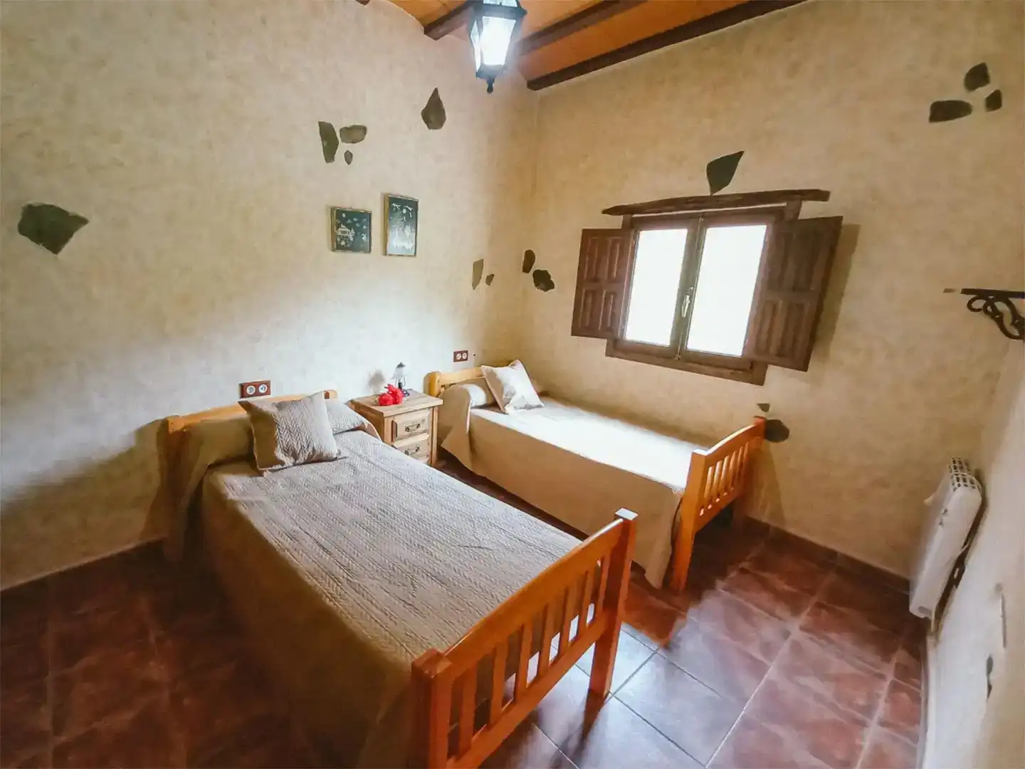 Dormitori de Finca rústica en venda en Laroya amb Jardí privat, Piscina i Moblat