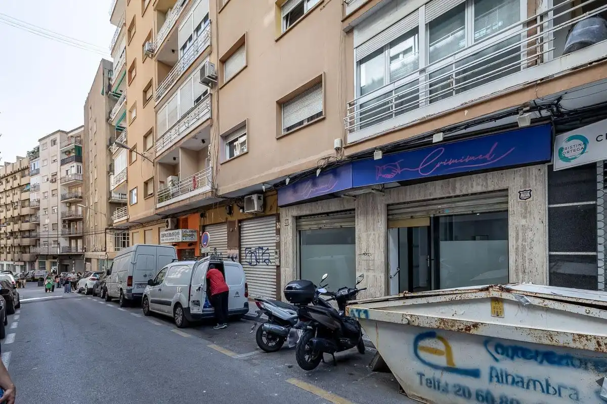 Vista exterior de Local de alquiler en Granada con Aire acondicionado