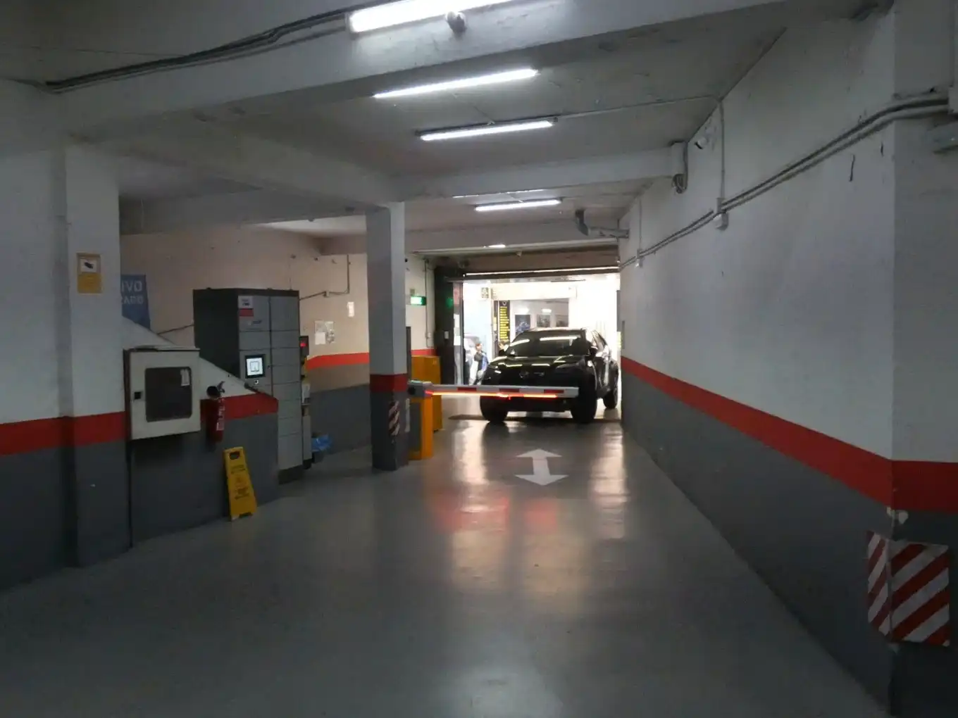 Parkplatz von Garage zur Miete in Madrid mit Alarm
