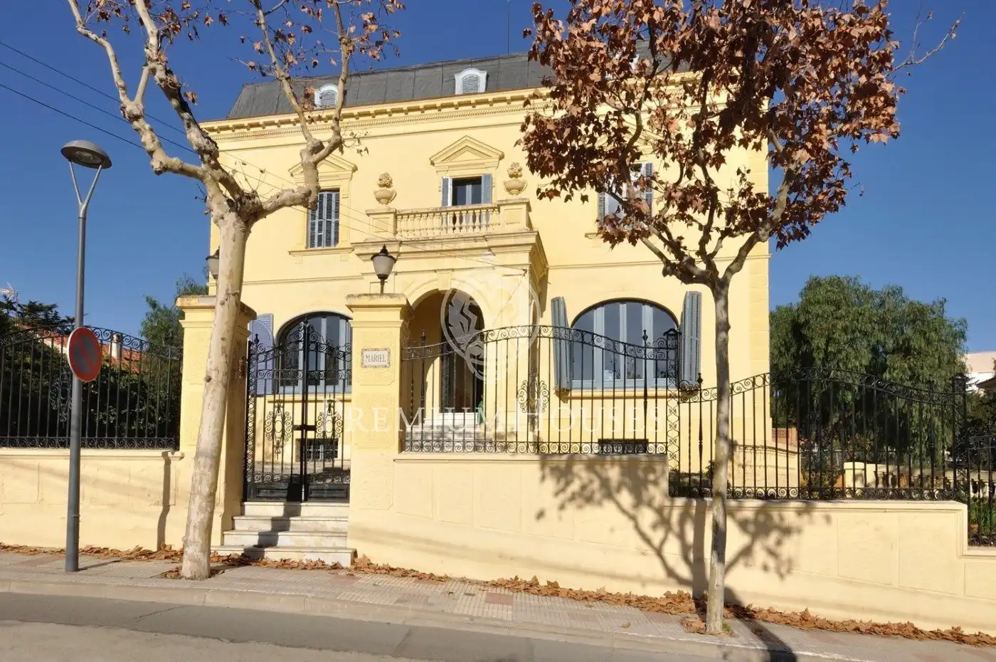 Vista exterior de Casa o xalet en venda en El Masnou amb Calefacció, Jardí privat i Traster