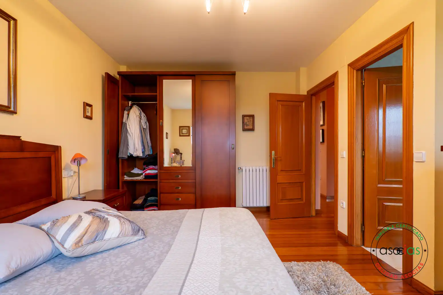 Dormitori de Casa o xalet en venda en Navia amb Calefacció i Terrassa