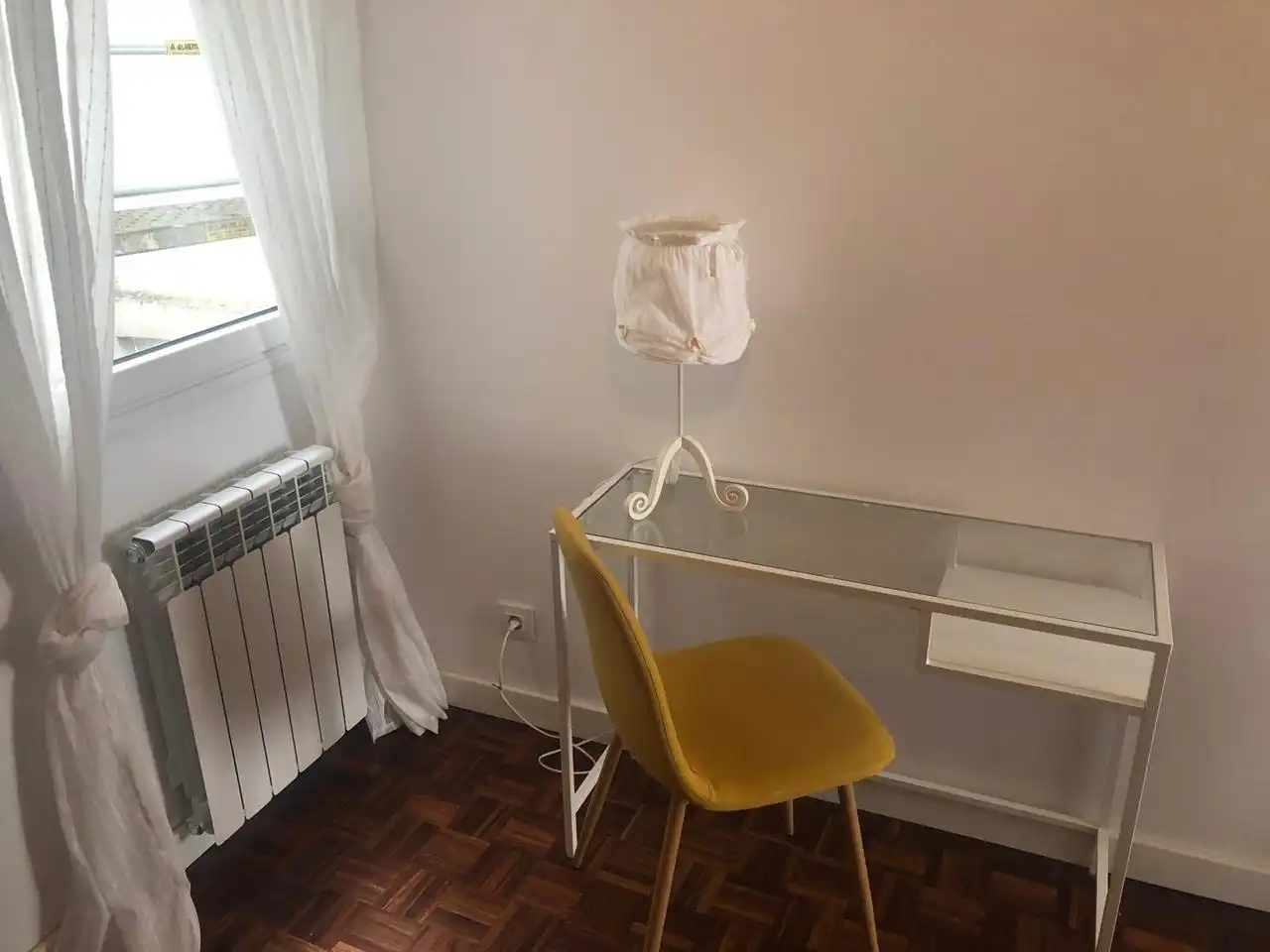 Bedroom of Flat for rent in Zaragoza  with Heating, Parquet flooring and Furnished