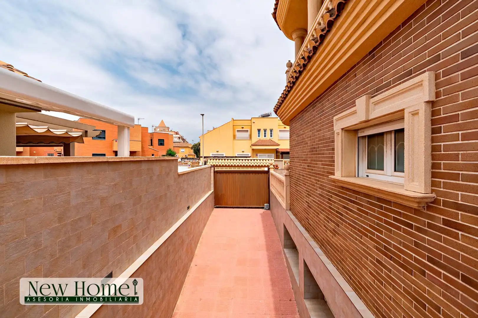 Vista exterior de Casa o chalet en venta en Roquetas de Mar con Aire acondicionado, Terraza y Amueblado
