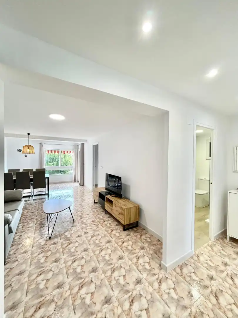 Sala d'estar de Apartament de lloguer en La Pobla de Farnals amb Aire condicionat, Terrassa i Moblat