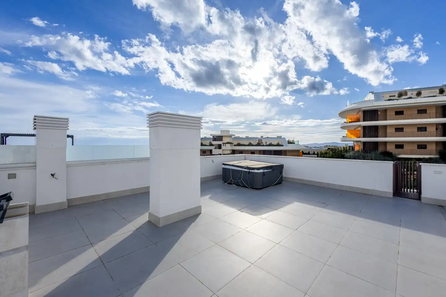 Terrasse von Wohnung zum Verkauf in Fuengirola mit Terrasse und Schwimmbad