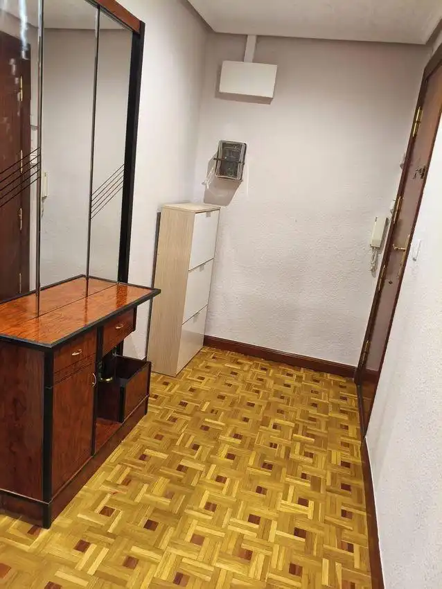 Dormitori de Pis en venda en Burgos amb Calefacció i Moblat
