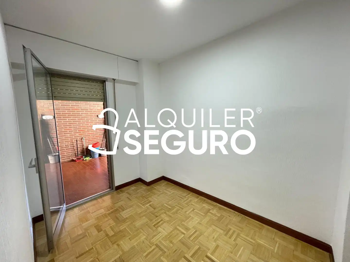 Flat for rent in Madrid  with Heating, Terrace and Swimming Pool