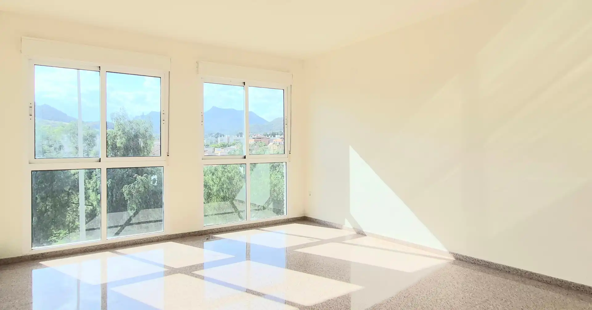 Duplex with terrace for sale in Carretera de Circunvalación 31