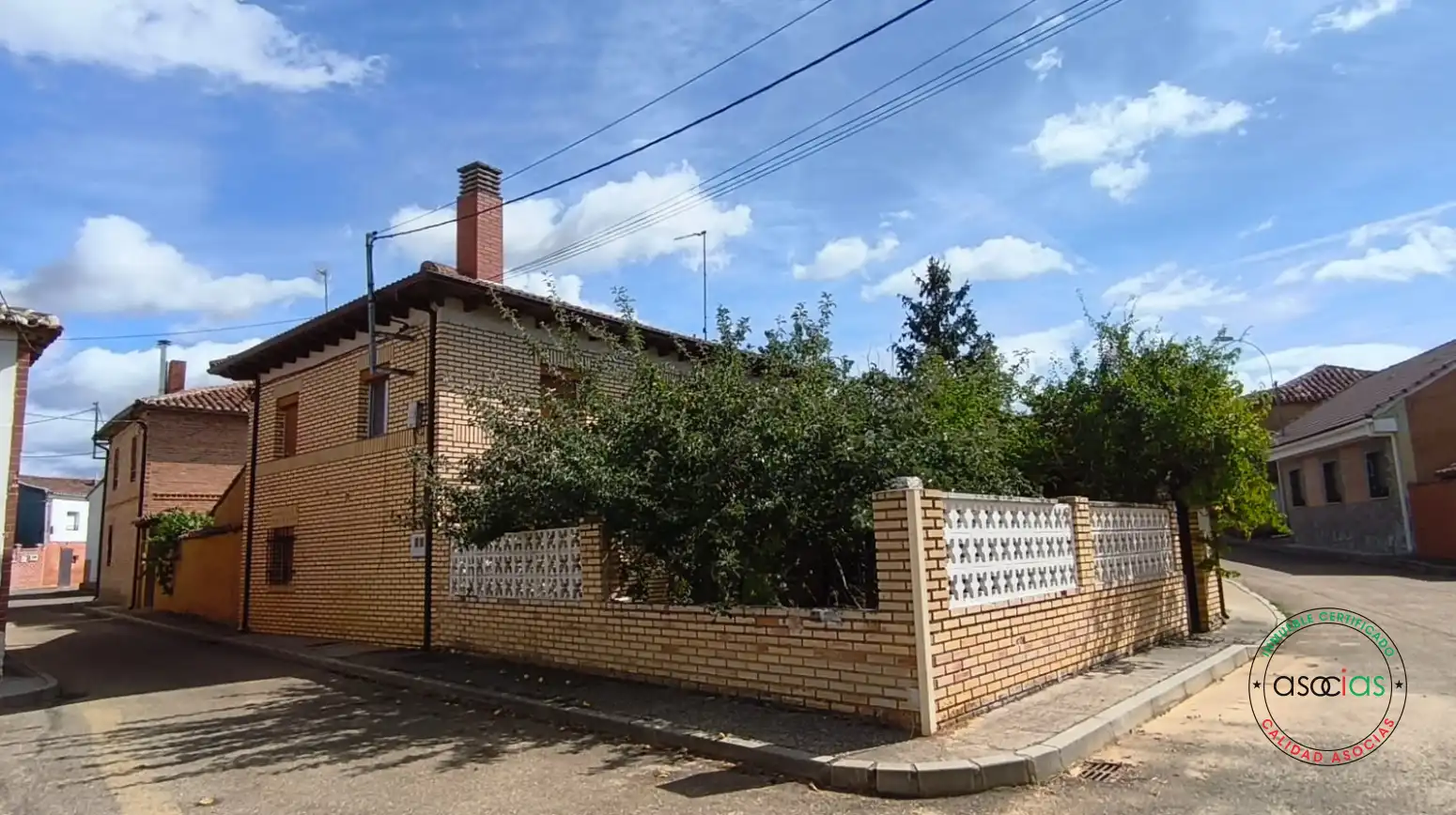 Vista exterior de Casa o chalet en venta en Villazanzo de Valderaduey con Jardín privado, Terraza y Amueblado