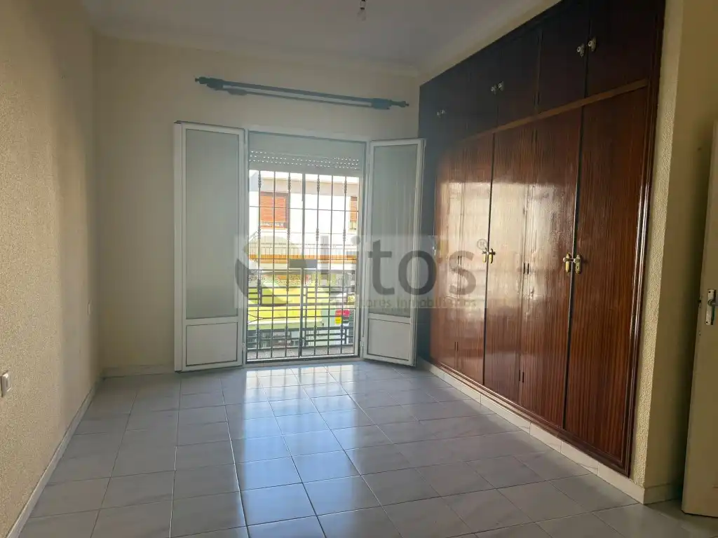 Schlafzimmer von Einfamilien-Reihenhaus zum Verkauf in Dos Hermanas