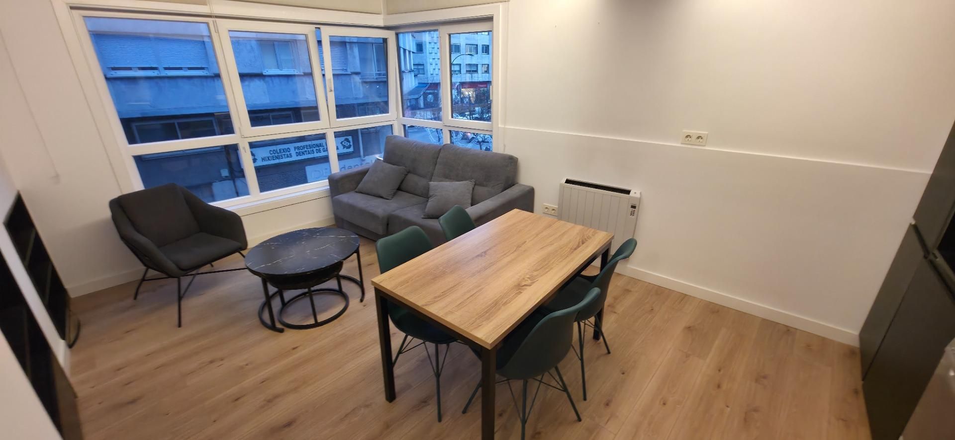 Sala d'estar de Apartament de lloguer en Santiago de Compostela  amb Calefacció