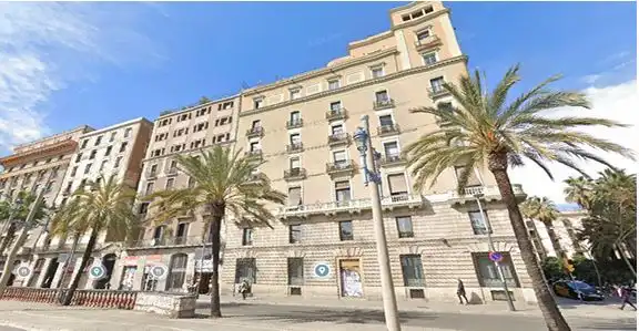 Vista exterior de Edificio en venta en Barcelona