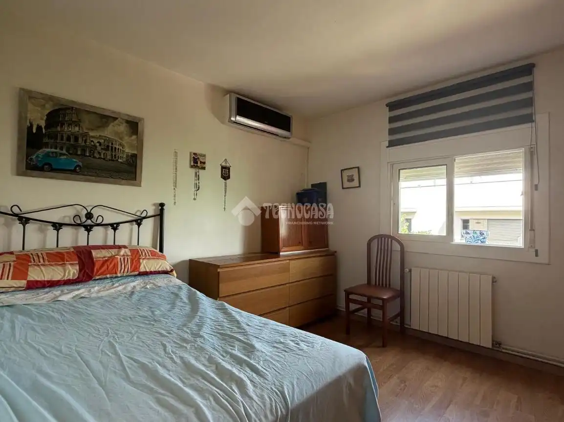 Bedroom of Flat for sale in Barcelona
