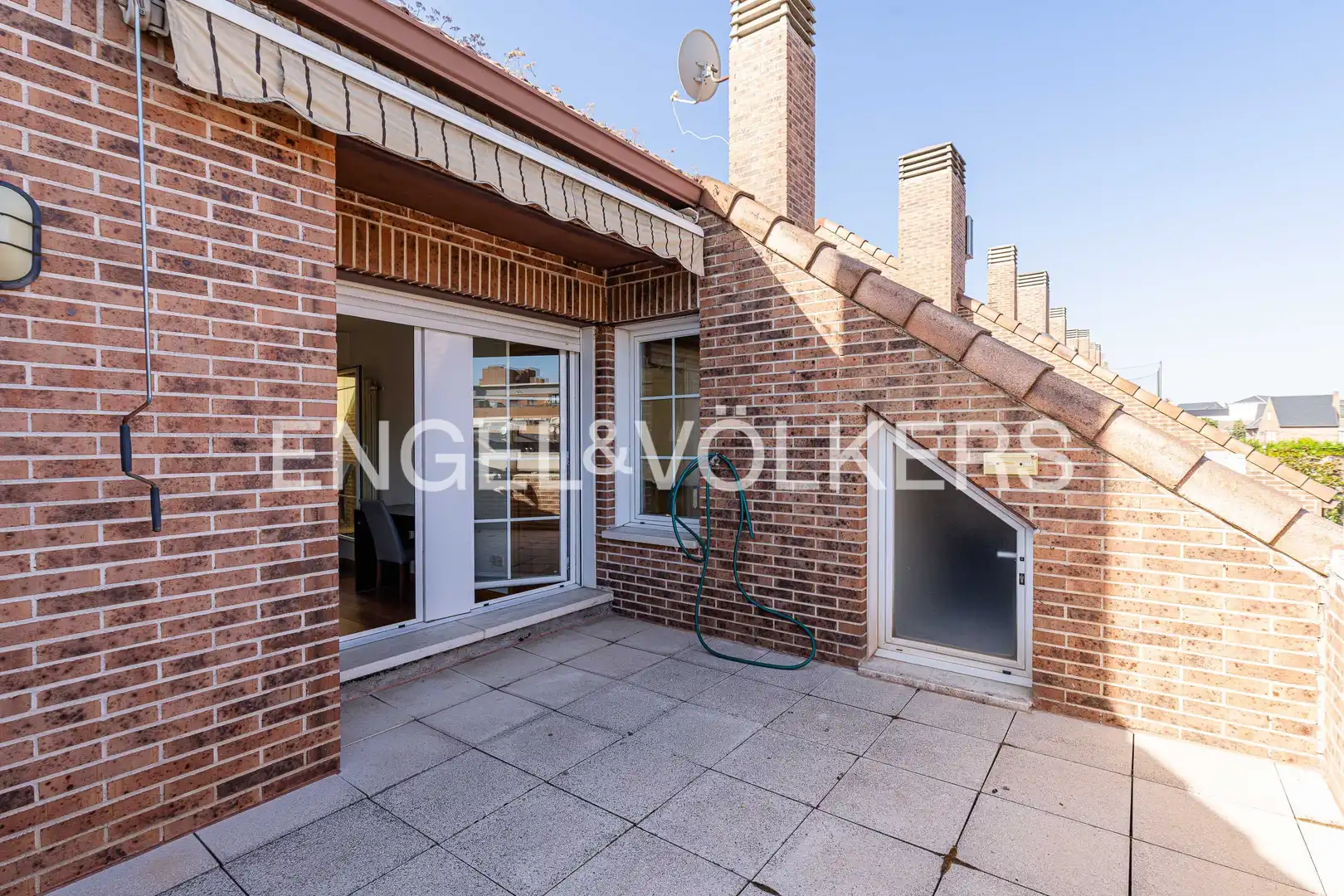 Terraza de Casa adosada en venta en Madrid con Aire acondicionado, Calefacción y Jardín privado
