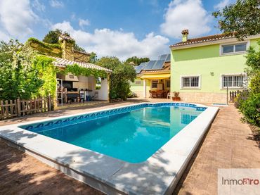 Casa amb piscina en venda a Los Pinares - La Masia