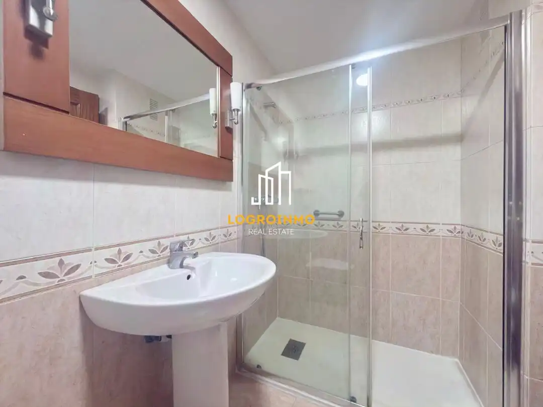 Baño de Piso en venta en  Logroño con Calefacción, Trastero y Balcón