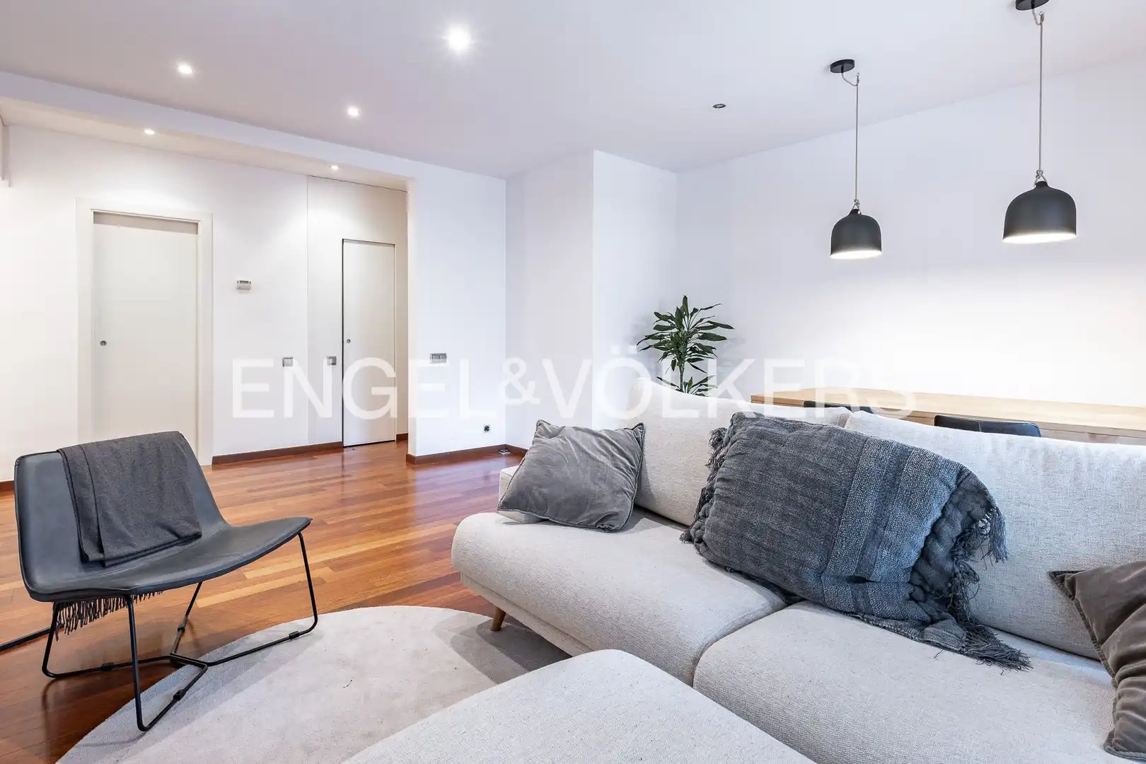 Sala de estar de Piso en venta en Sant Cugat del Vallès con Aire acondicionado, Calefacción y Jardín privado