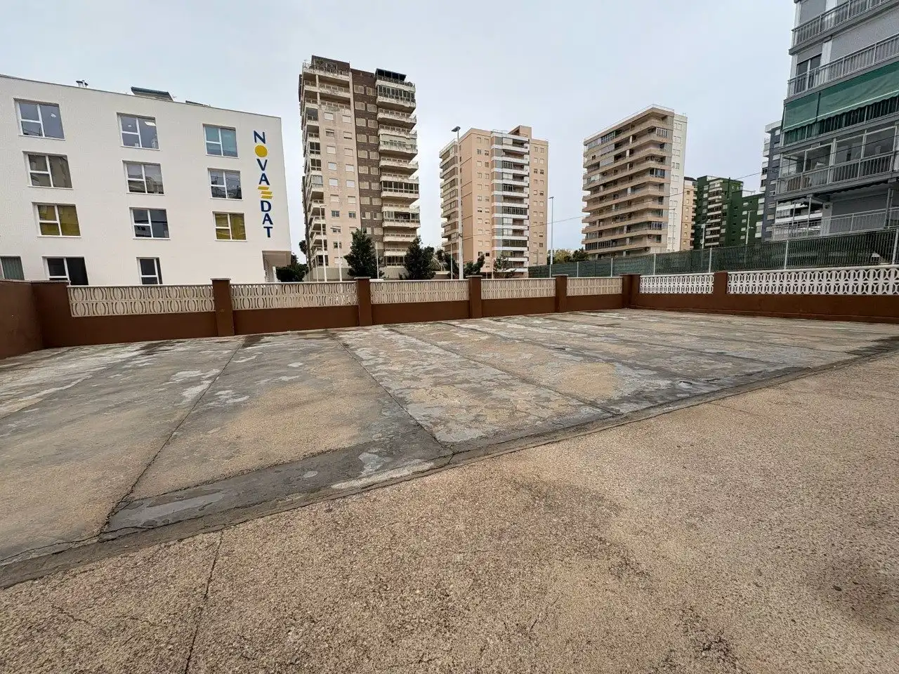 Parkplatz von Wohnung zum Verkauf in Cullera mit Klimaanlage, Privatgarten und Terrasse