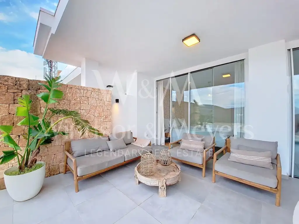 Terrassa de Apartament en venda en Sant Josep de sa Talaia amb Aire condicionat, Piscina i Moblat