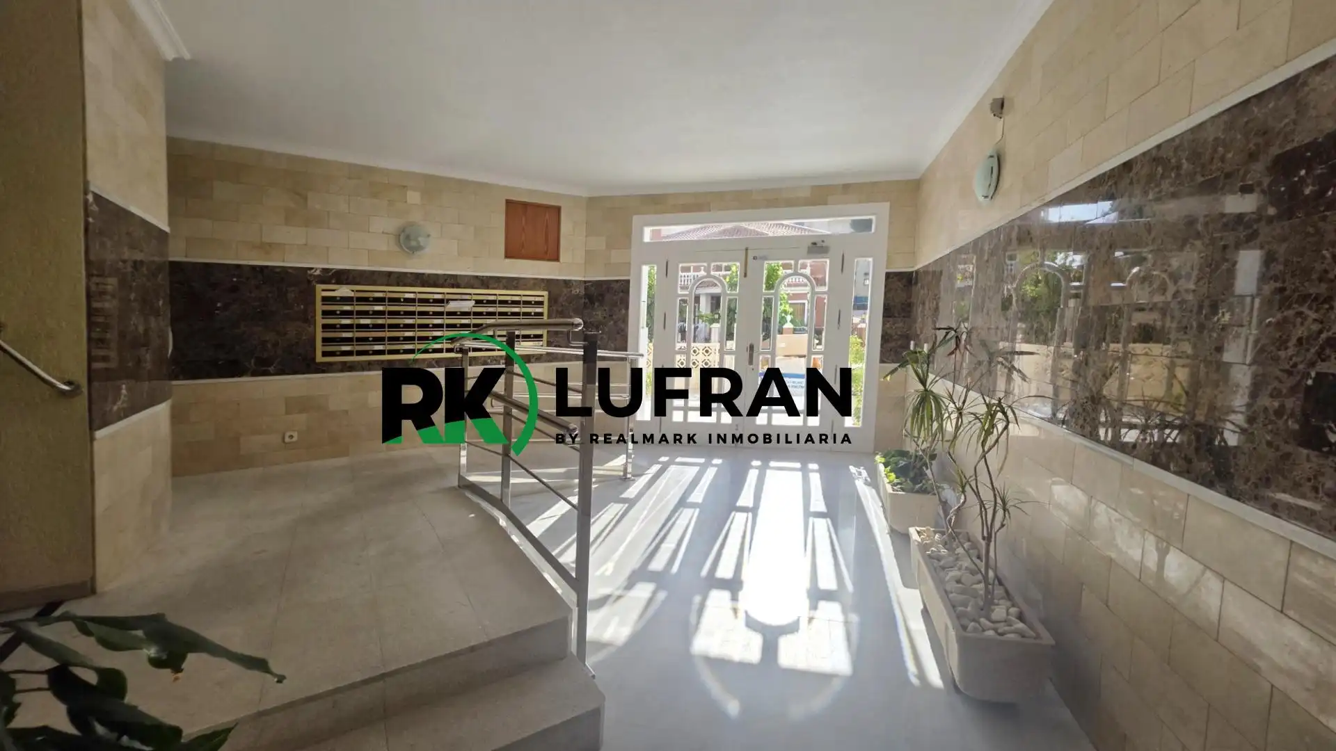 Wohnung zum Verkauf in El Campello mit Klimaanlage, Privatgarten und Terrasse