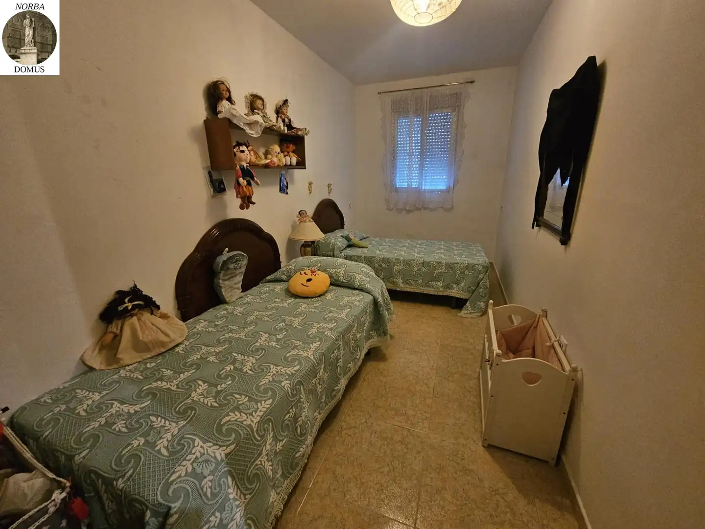 Dormitori de Casa o xalet en venda en Cáceres amb Jardí privat, Terrassa i Traster