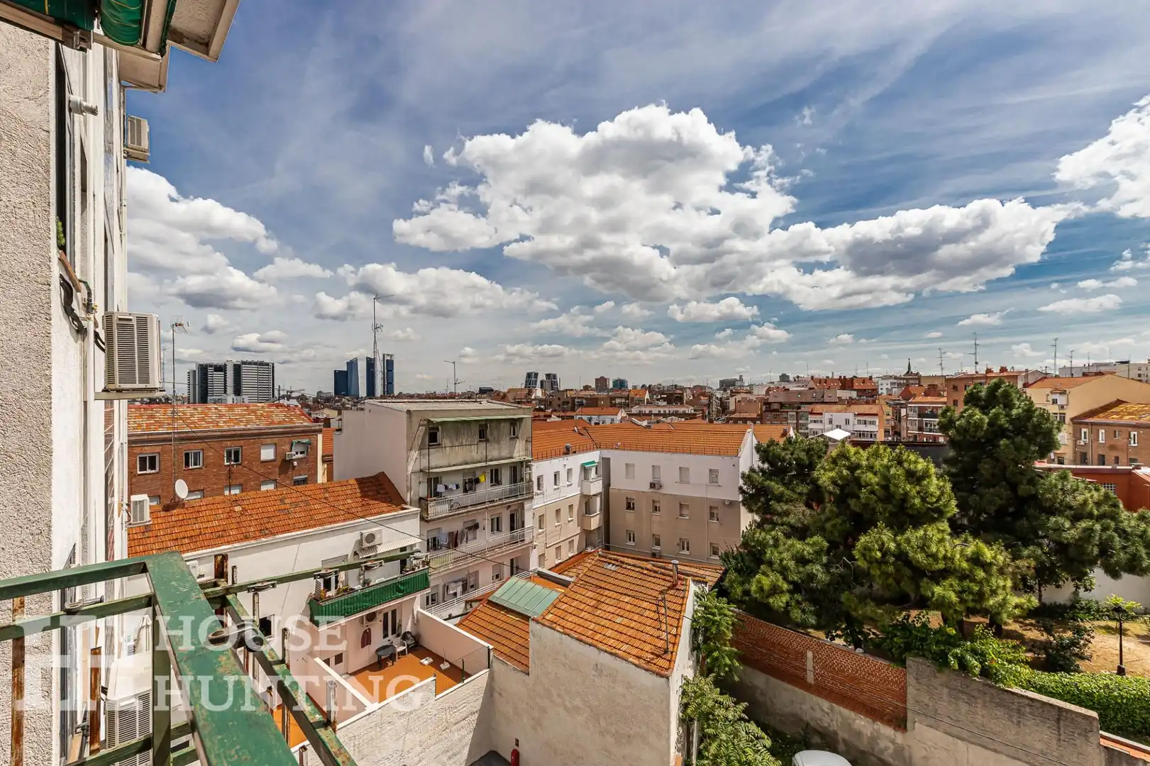 Vista exterior de Piso en venta en Madrid con Aire acondicionado, Calefacción y Parquet