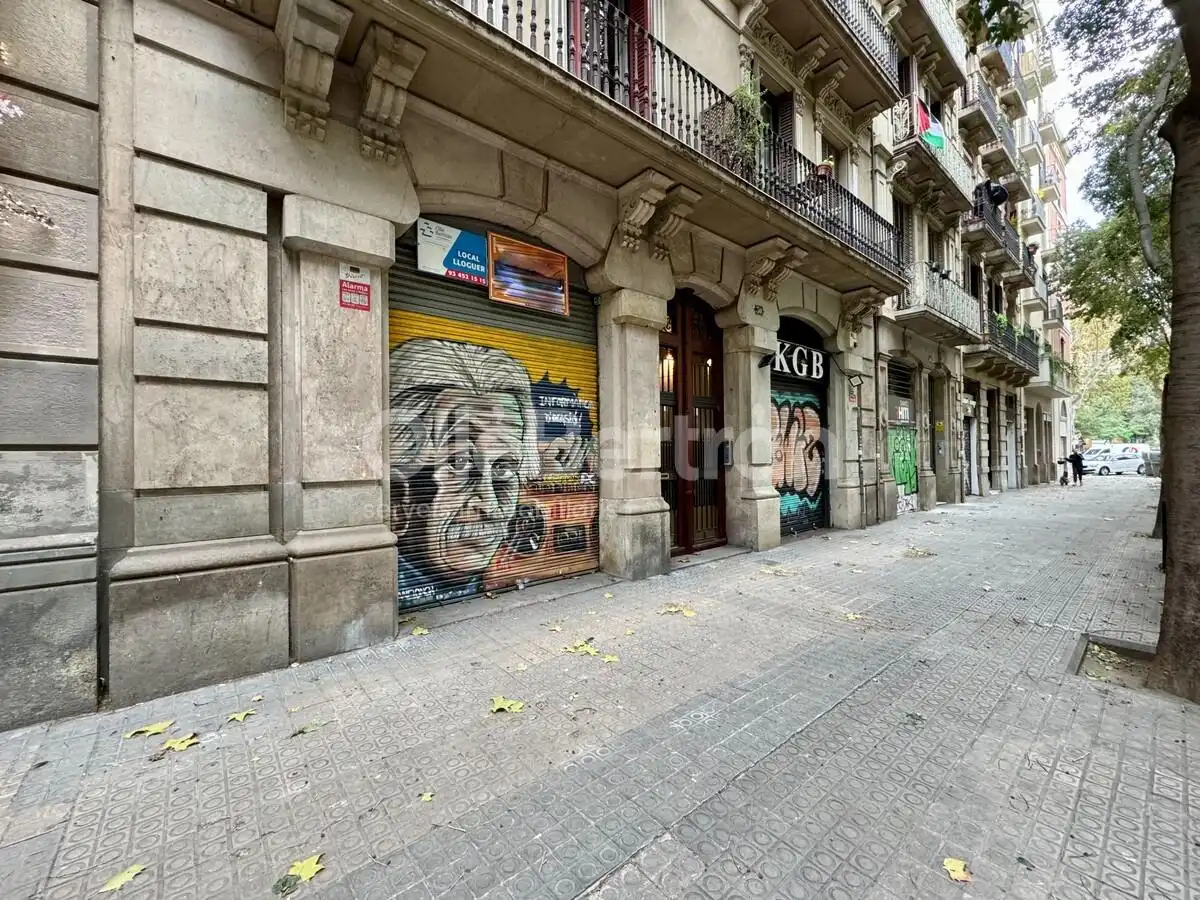 Vista exterior de Local de alquiler en Barcelona