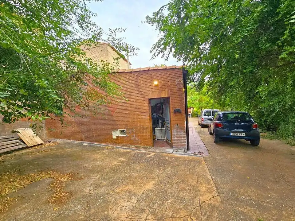 Außenansicht von Haus oder Chalet zum Verkauf in Ausejo mit Heizung und Terrasse