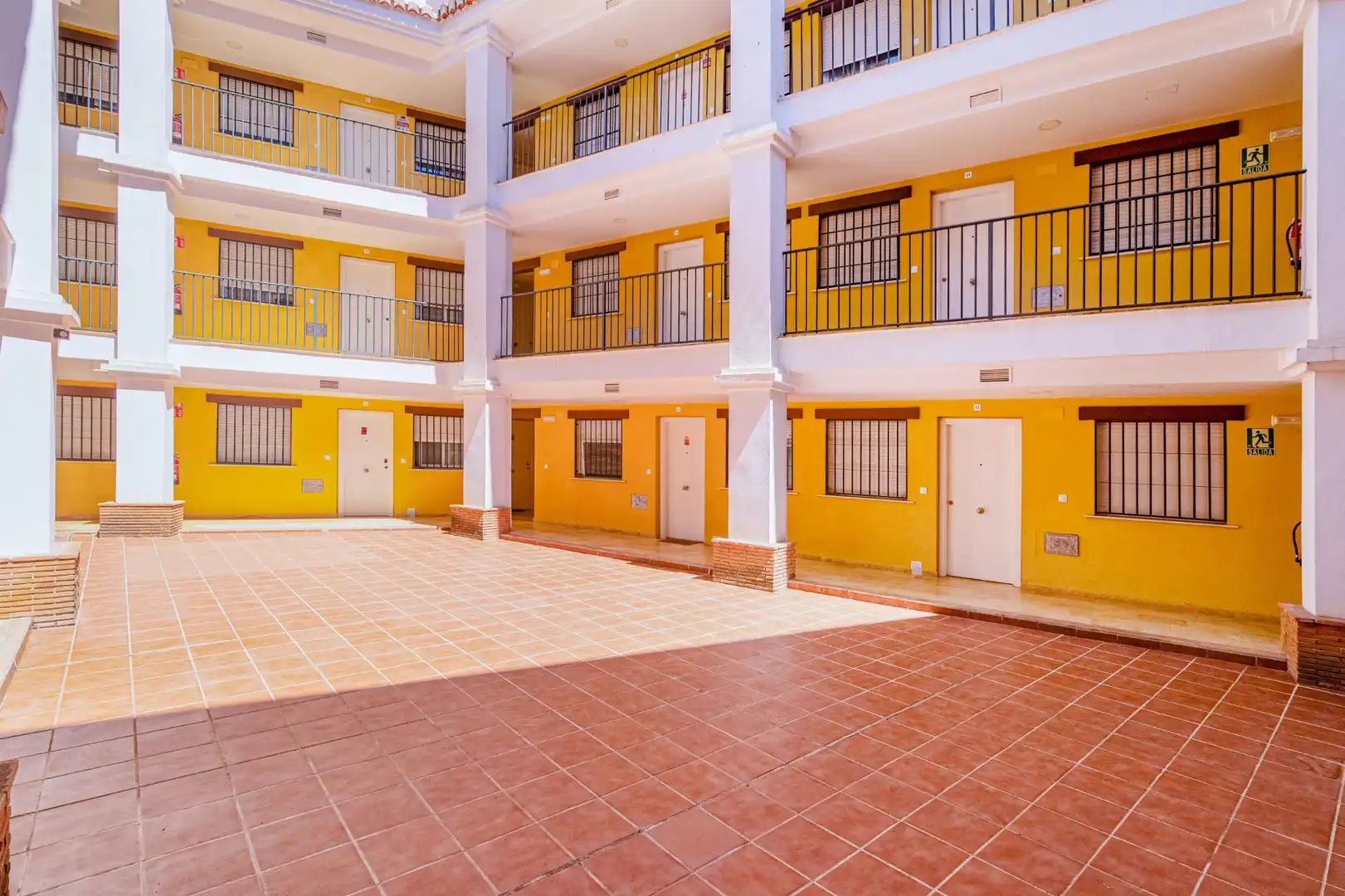Vista exterior de Planta baixa en venda en La Zubia amb Aire condicionat, Calefacció i Moblat