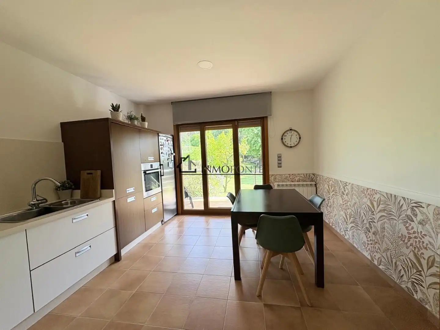 Cuina de Casa o xalet en venda en Pontevedra Capital  amb Calefacció, Jardí privat i Terrassa