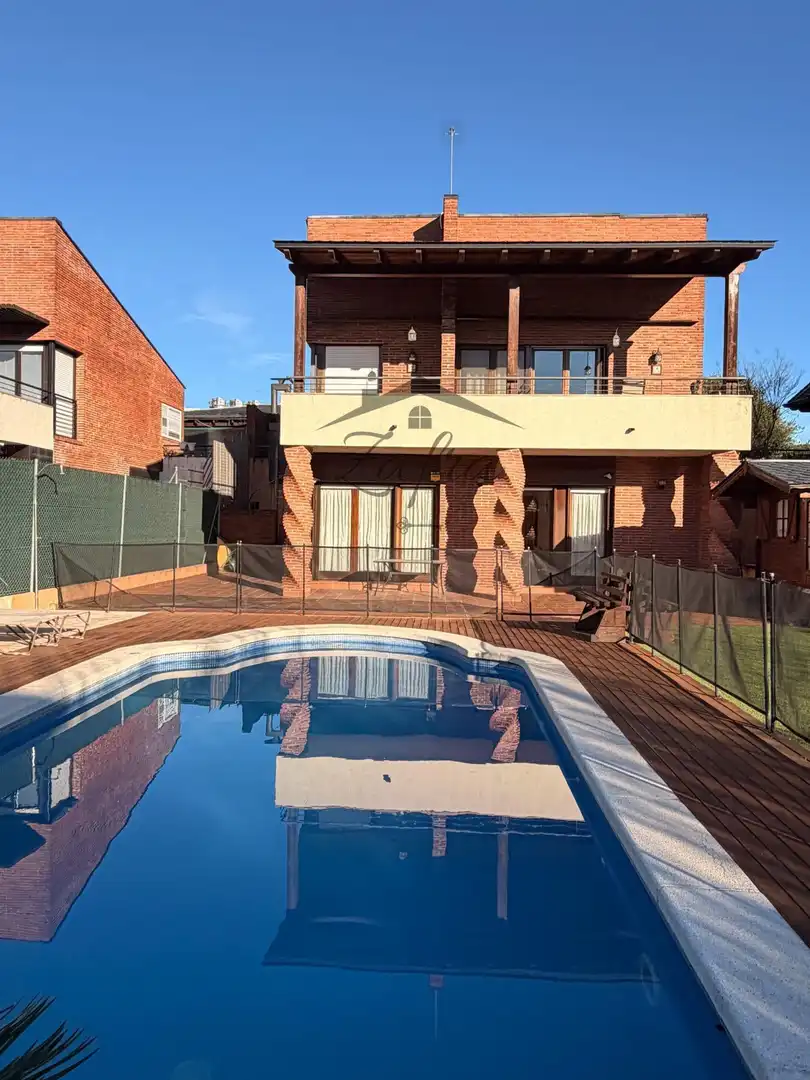 Casa con piscina en venta en Carrer Carrer Can Lluís, imagen 4
