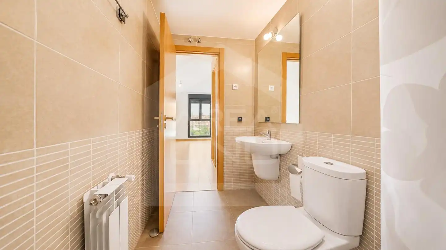 Bathroom of Flat for rent in Móstoles  with Air Conditioner, Heating and Storage room