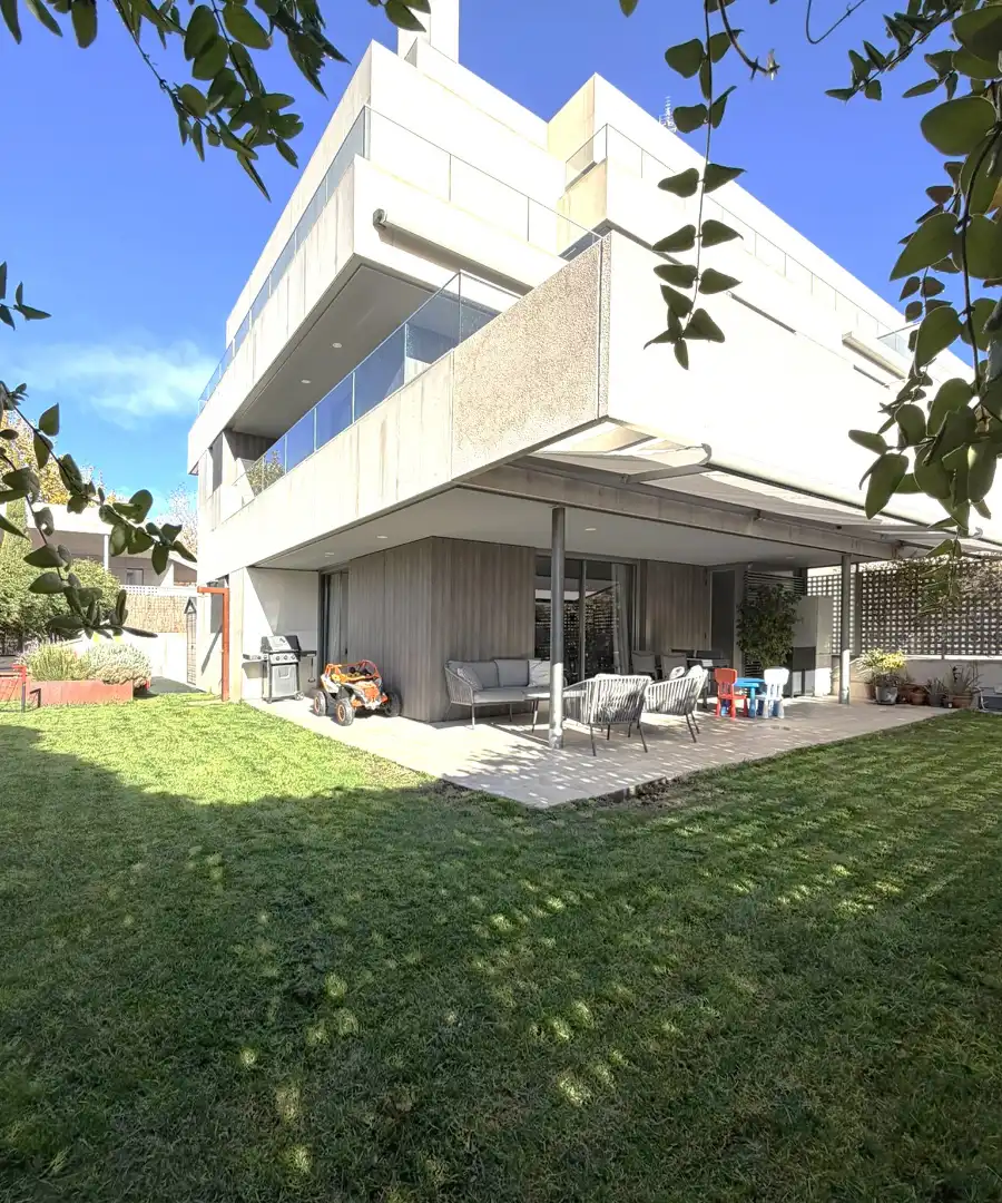 Terraza de Planta baja de alquiler en Boadilla del Monte con Aire acondicionado, Calefacción y Jardín privado