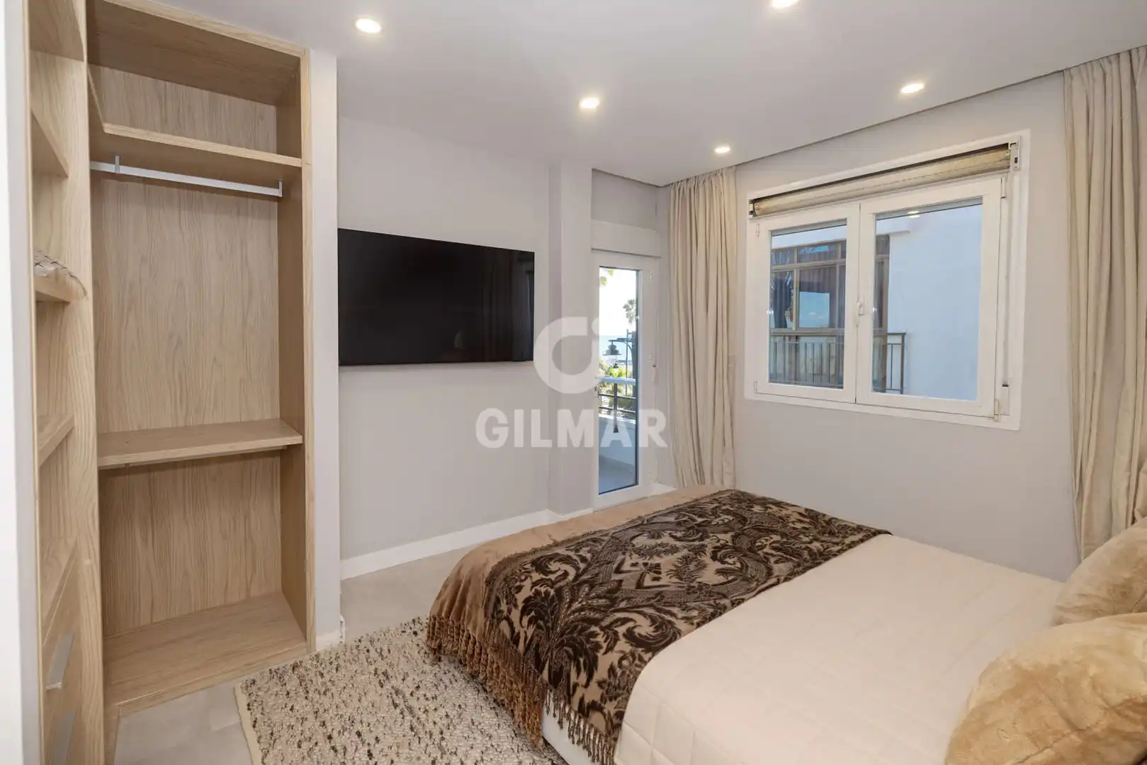 Dormitori de Apartament en venda en Estepona amb Balcó
